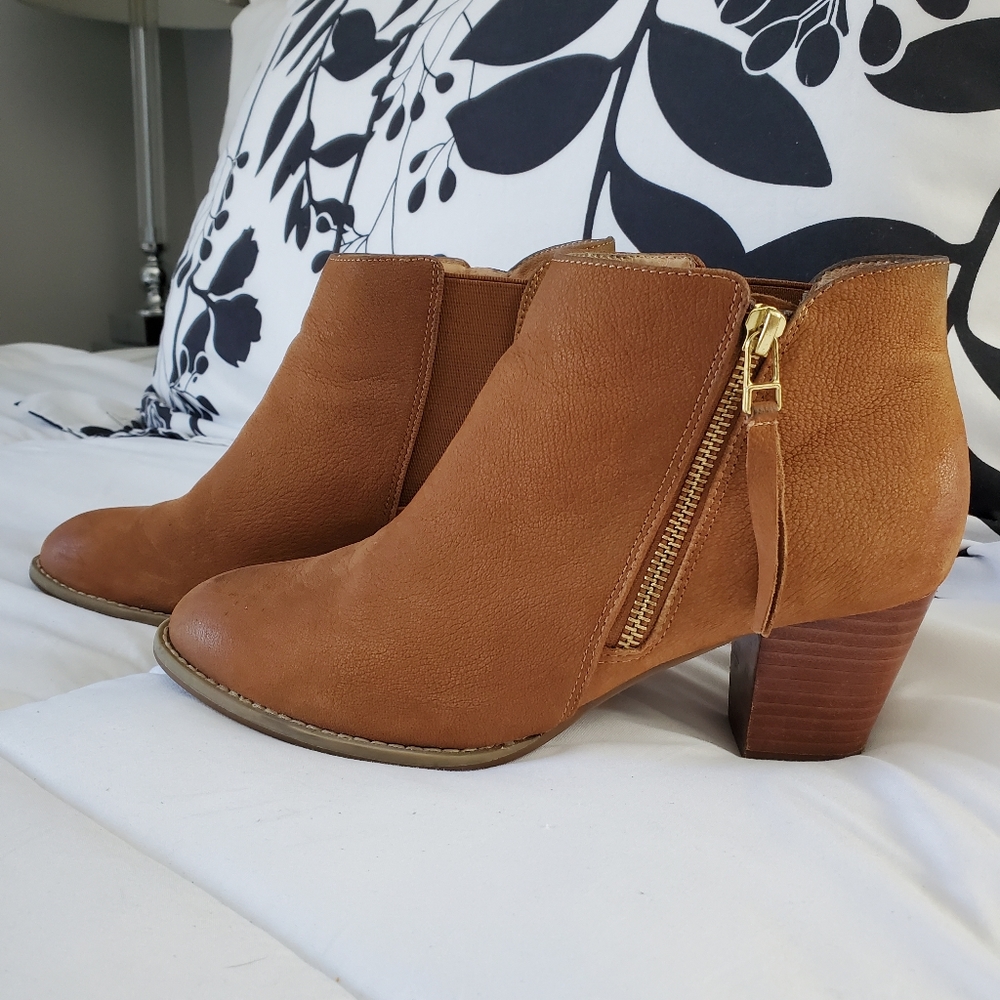 Vionic Sterling Ankle Boots